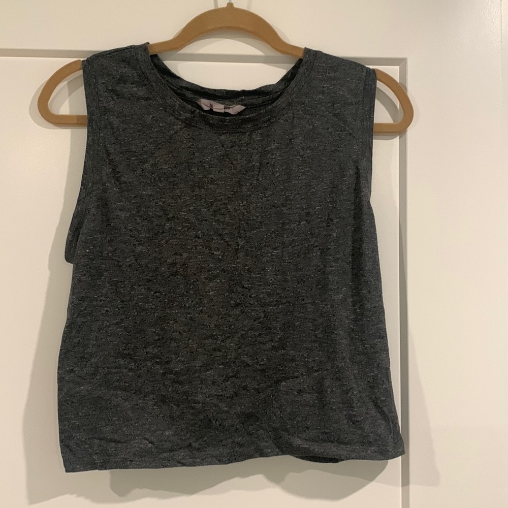 Athleta women’s exercise top with twist back
